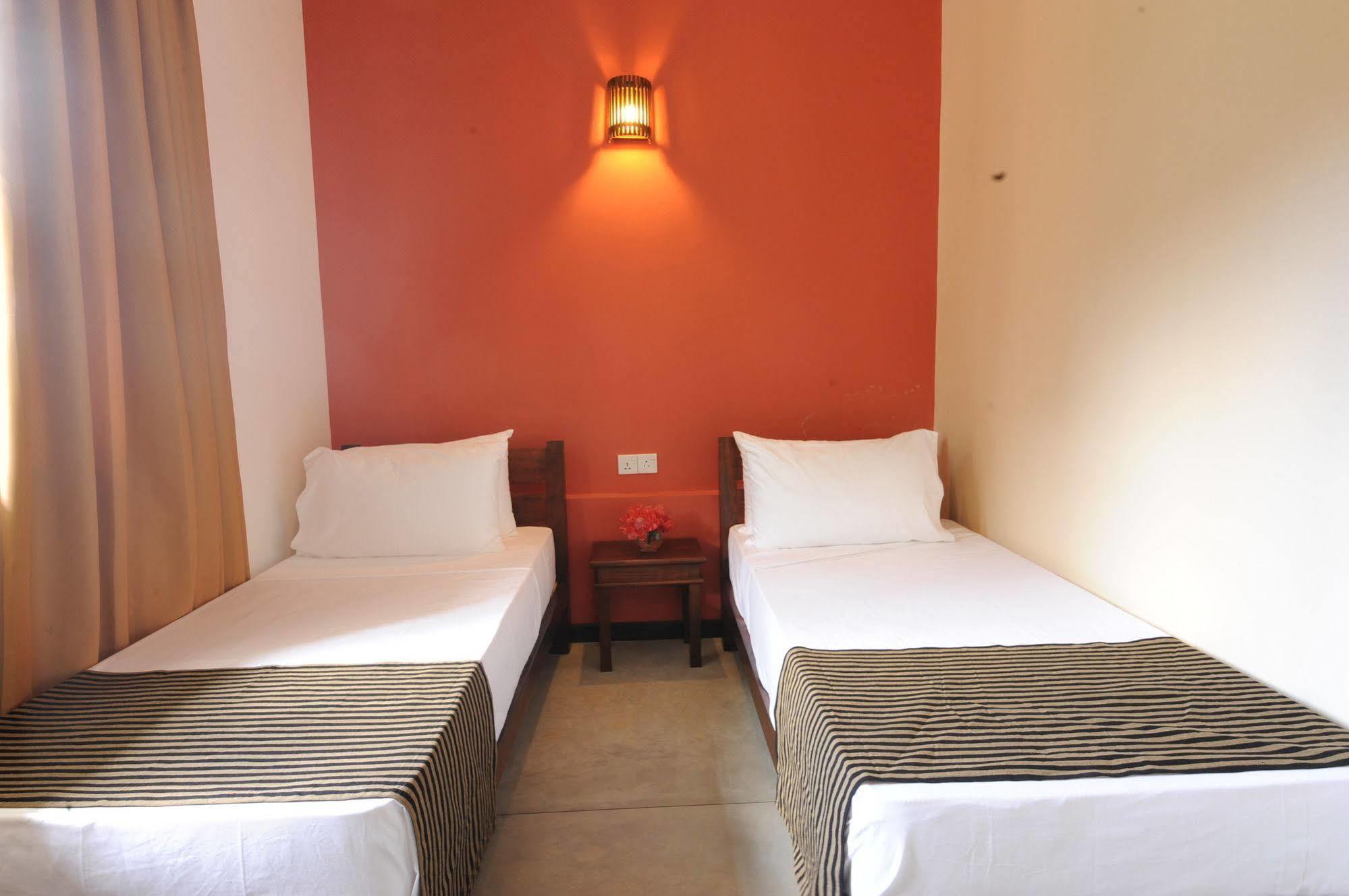 Melheim Kandy Villas Extérieur photo