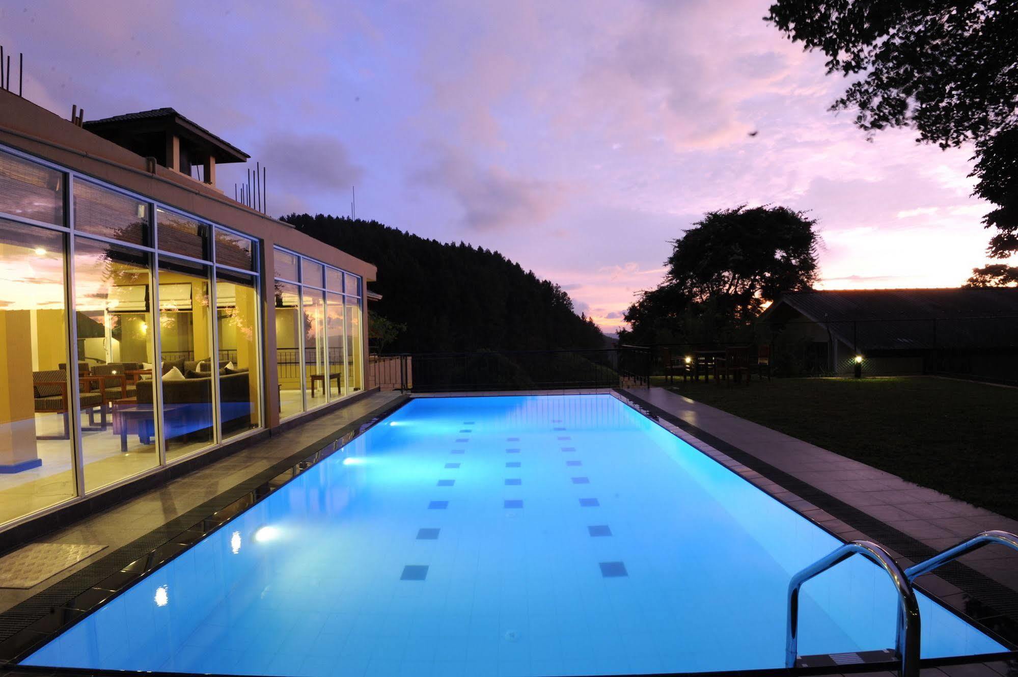 Melheim Kandy Villas Extérieur photo