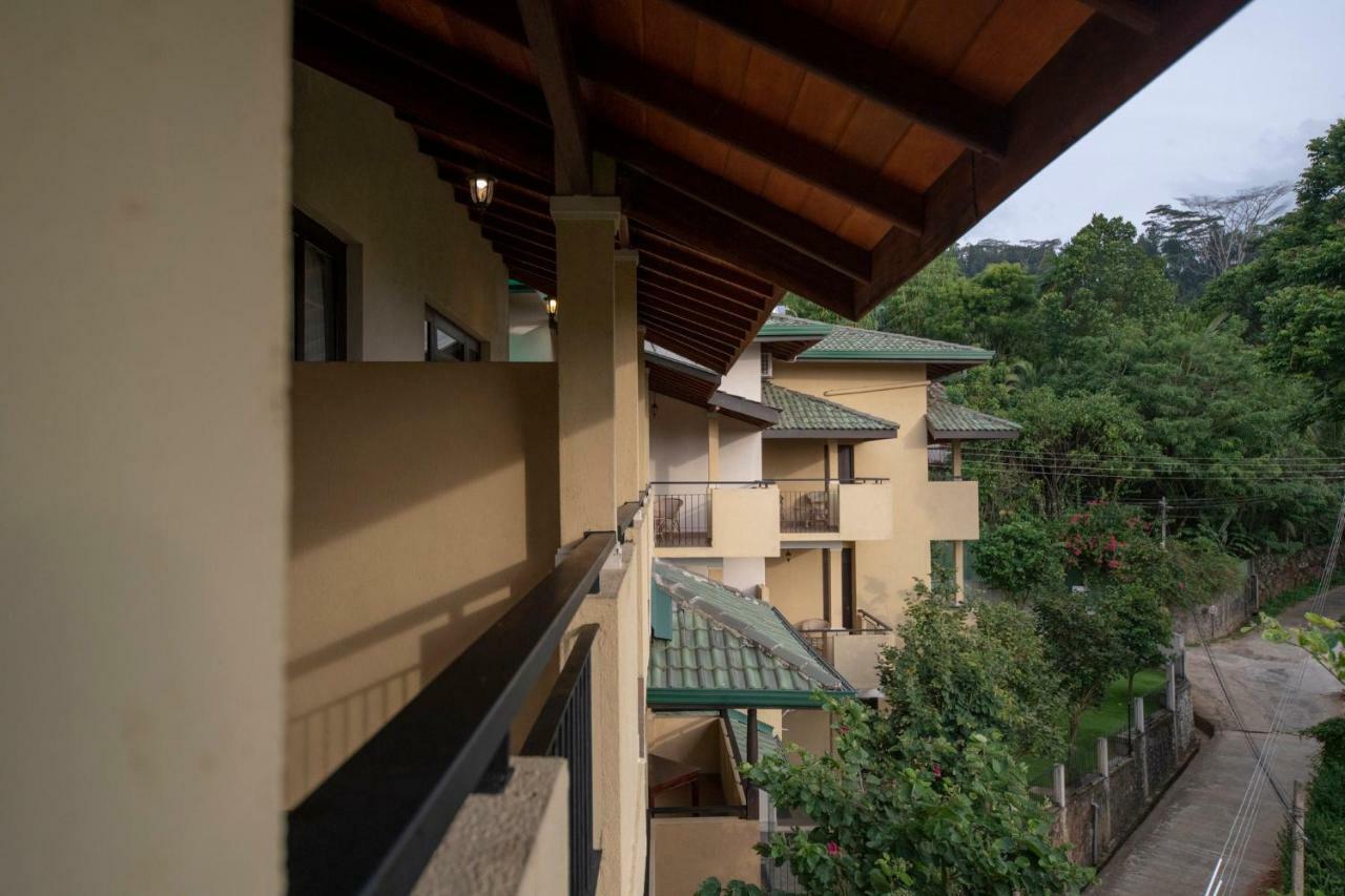 Melheim Kandy Villas Extérieur photo